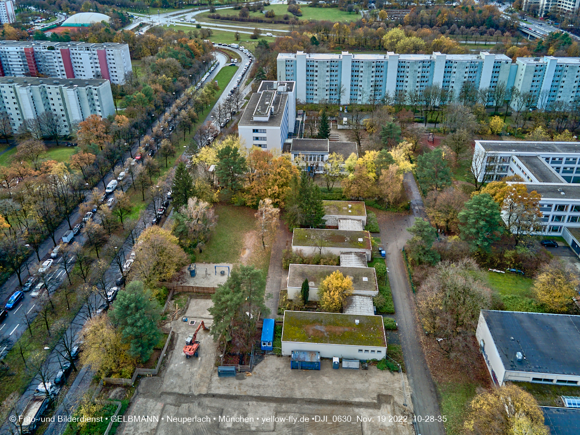 19.11.2022 - Luftbilder von der Baustelle an der Quiddestraße 'Haus für Kinder' in Neuperlach